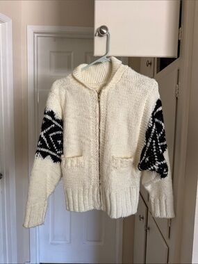 Jen’s Pirate Booty Beach Bonfire Zip Up Black Patterned Sleeve Sweater